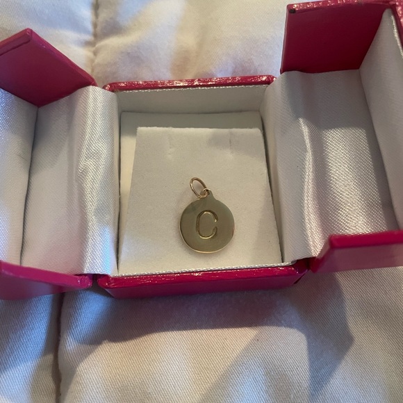 Helen Ficalora “C” charm 14K Gold Pendant Charm. With box and certificate. - Picture 5 of 7